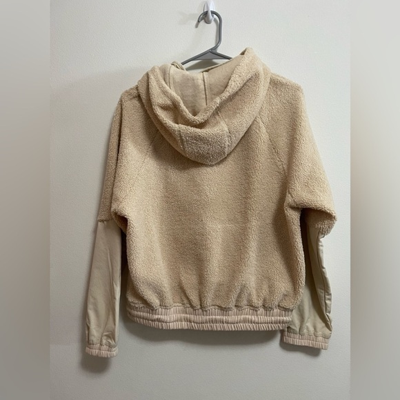 Hologram - Women’s 1/4 Zip Fuzzy Sherpa Sweatshirt with Zip Up - Size Small - Picture 6 of 8